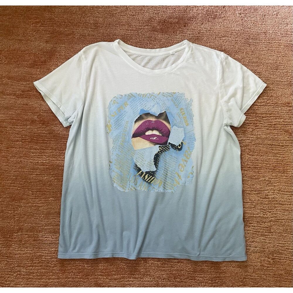Women’s Smart Guess T-Shirt Lips Graphic Blue Ombre Size L